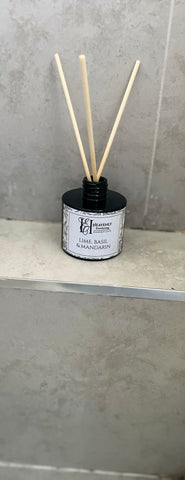 Three diffusers with Reeds